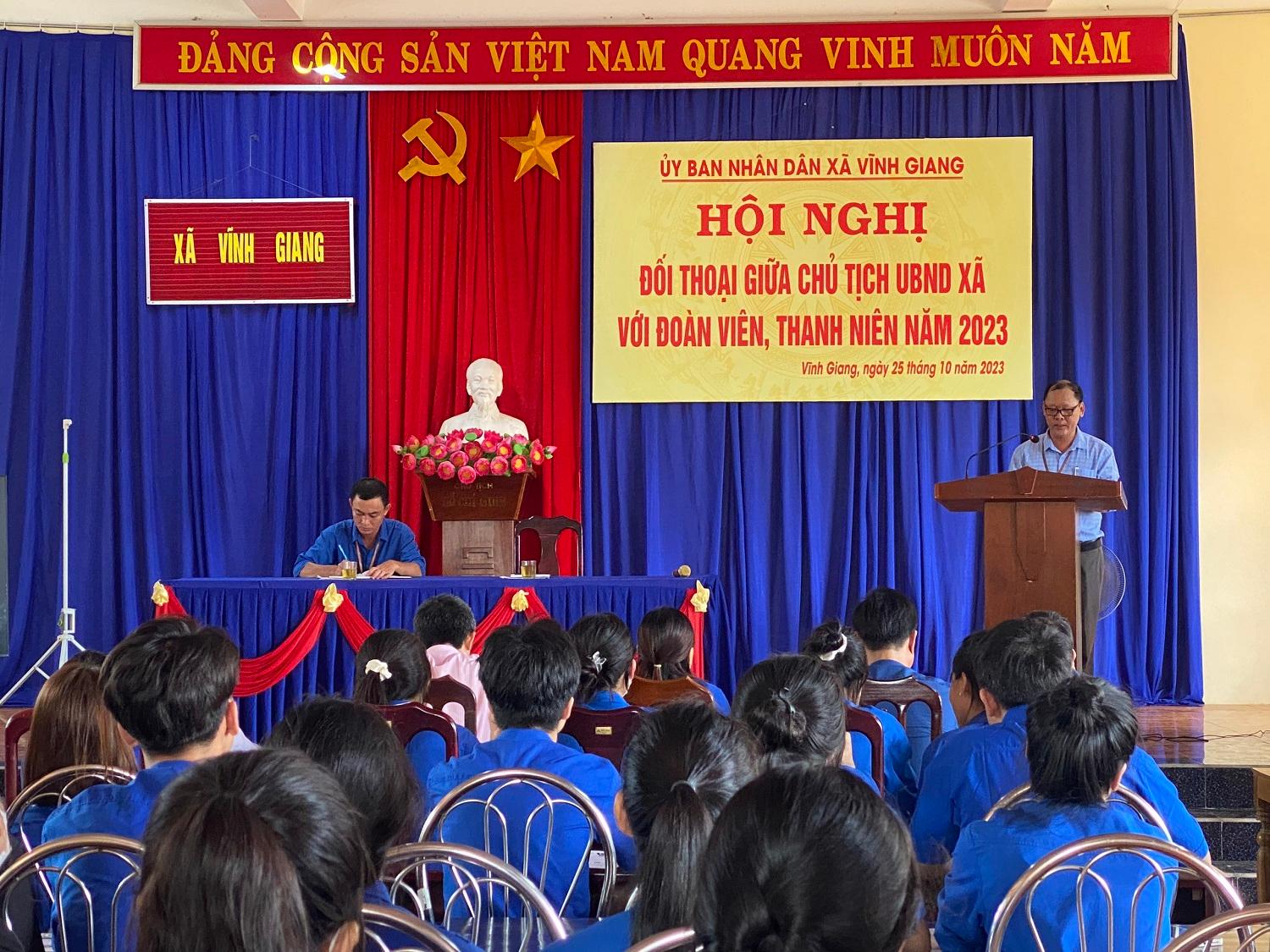 Chủ tịch UBND xã Vĩnh Giang đối thoại với đoàn viên, thanh niên năm 2023
